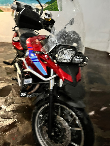 Bonita F700 Edición Especial, Escape Akaprovich Caja Givi,