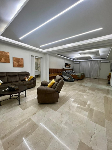 Casa En Los Cacicazgos En Venta, Santo Domingo