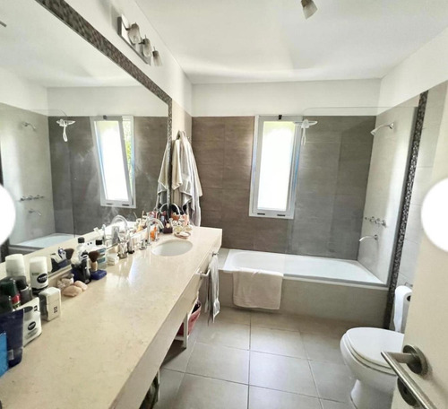 Casa En Venta - 3 Dormitorios 3 Baños - 807mts2 - Dique Luján