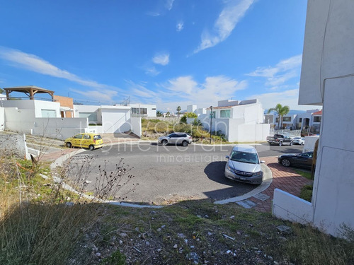 Terreno Súper Ubicado, Con Vigilancia En Real De Juriquilla