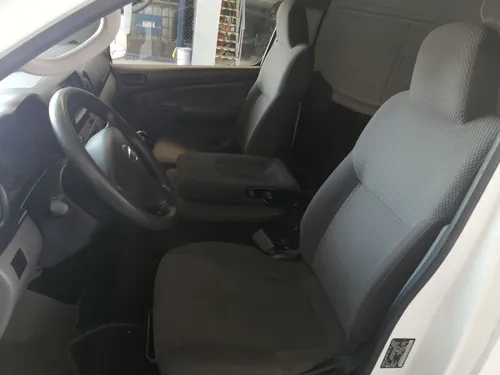 Nissan Urvan 2.5 Panel Amplia Aa Paquete Seguridad Mt