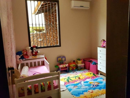 Imagem 11 de 20 de Casa Com 3 Dormitórios À Venda, 320 M² Por R$ 950.000,00 - Piratininga - Niterói/rj - Ca0828