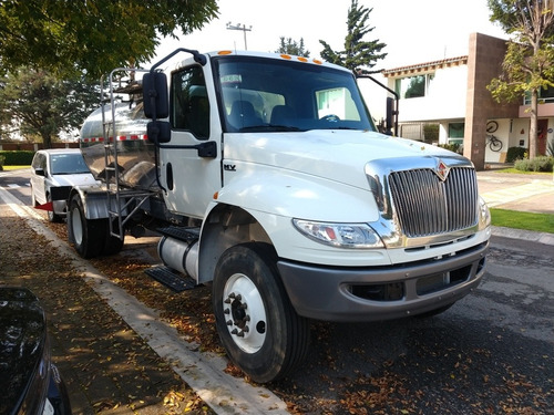 Imagen 2 de 10 de Camion Pipa International 2021