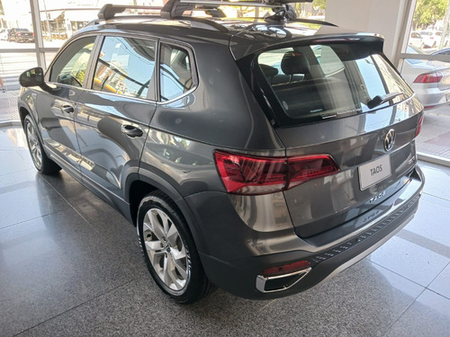 Volkswagen Taos Comfortline 250Tsi AT