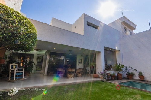 Casa Con Alberca En Venta En La Colonia Seattle