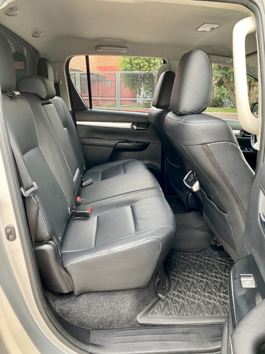 Toyota Hilux Srx Automatica 4x4 Services Oficiales Impecable