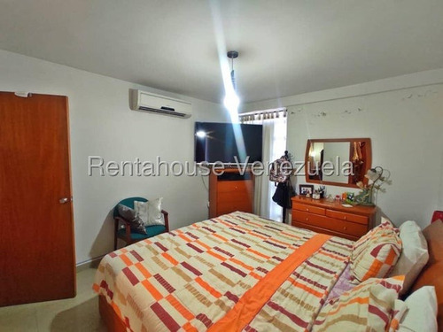 Fredxia Castillo Vende Comoda Y Amplia Casa En La Mora Cabudare # 25-18453