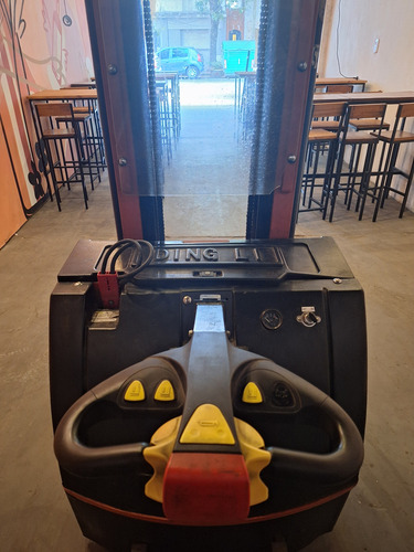 Autoelevador Eléctrico, 1500kg Con Batería Y Ruedas Nuevas!