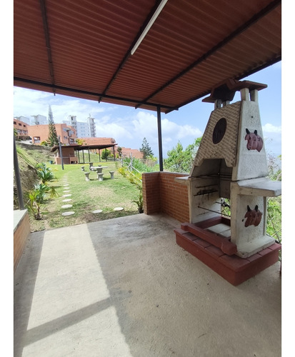 Se Alquila Bello Apartamento Ubicado En Loma Linda.
