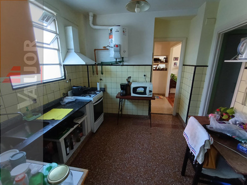Departamento De 3 Amb Al Frente C/balcon!!! 2do. X Escalera - Ideal Inversor (alquilado)