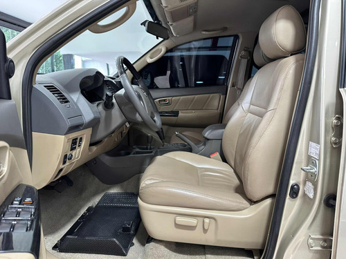 Imagen 5 de 13 de Toyota Fortuner Sr