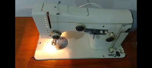 Maquina De Coser Necchi Lycia Ii