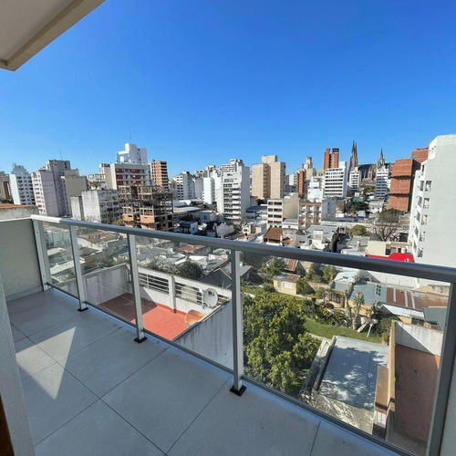 Departamento De 1 Dormitorio En Venta / Calle 45 Entre 14 Y 16