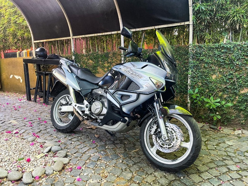 Imagen 3 de 12 de Honda Varadero 1000 *impecable* (no Transalp)