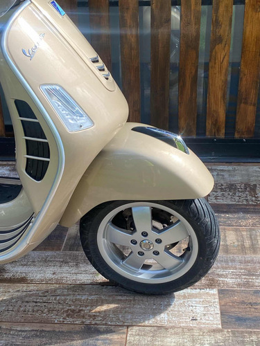 Vespa 300 Gts
