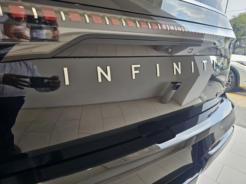 Infiniti QX80 3.5 V6 Sensory 8 Pasajeros