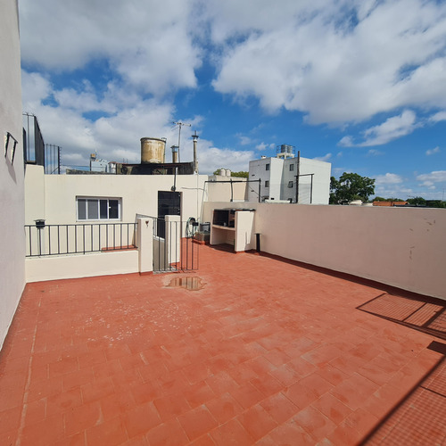 Departamento Tipo Ph 1 Piso Por Escalera Con Terraza Y Patio