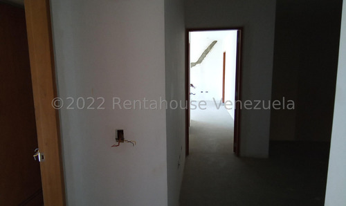 Ss: Vende Apartamento 23-15207 En Lomas De Las Mercedes De 205 M2, 3h/4b/4pe