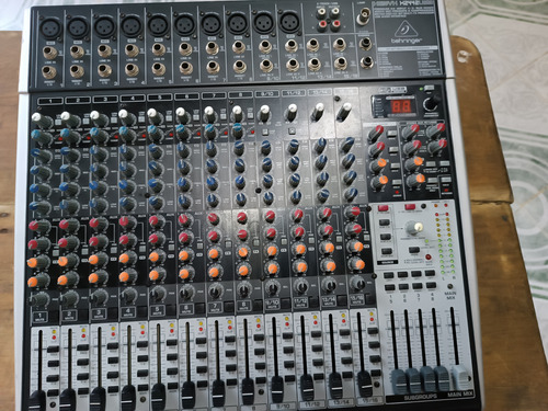 Mezcladora Beringher 2442usb (Usado)