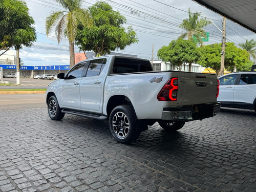 Toyota Hilux 2.8 D-4D TURBO DIESEL CD SRX 4X4 AUTOMÁTICO