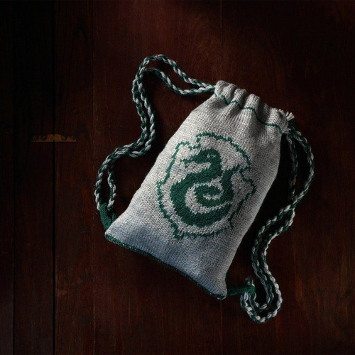 Imagen 3 de 5 de Harry Potter Kit Haz Tu Mochila Slytherin