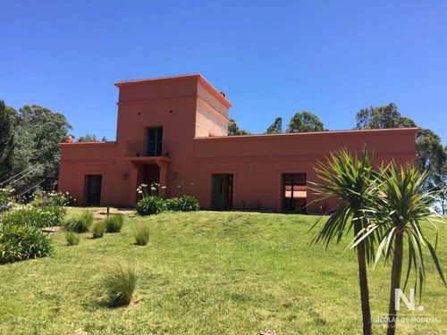 Chacra De 6 Dormitorios, Con Piscina En Venta Enla Barra.