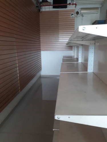 Imagen 4 de 5 de Venta De Funcional Local En Centro Comercial En Paraparal - Inmobiliaria Maggi 1257