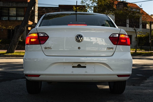 Volkswagen Gol Sedan Confort - Motorland Permuto / Financio
