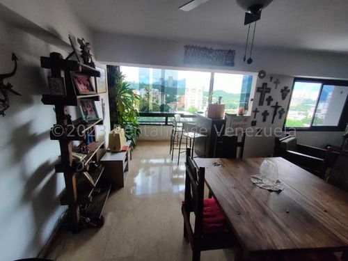 Apartamento En Venta En Los Chaguaramos. Yr242162. Apartamento 4hab 3 Baños, Maletero, Tanque De Agua; Muy Ventilado E Iluminado, Con Vista De 200 Grados Al Avila Y Panorámica De La Ciudad.
