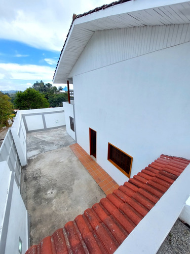 En Venta: Townhouse Urb. Club De Campo, San Antonio De Los Altos