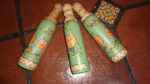 Trío De Botellas Pintadas Y Decoradas Con Decoupage Verde Con Decoupage De Lechucitas
