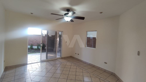 Imagen 10 de 30 de Casa Con 3 Habitaciones Con Baño Y Cuarto De Serv. En San Al