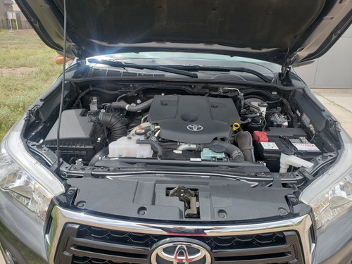 Imagen 4 de 16 de Toyota Hilux 2020 2.8 Cd Srv 177cv 4x2