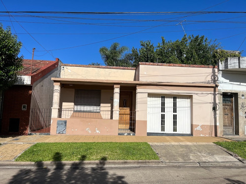 Hermosa Casa, 4 Ambientes, Lindo Jardín, Muy Buena Ubicación