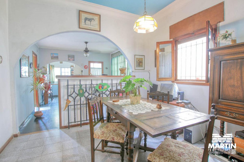 Chalet 4 Ambientes, Con Monoambiente Y Jardín