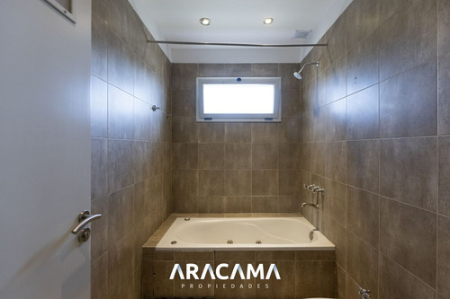 Casa En Venta En Brickland - Canning