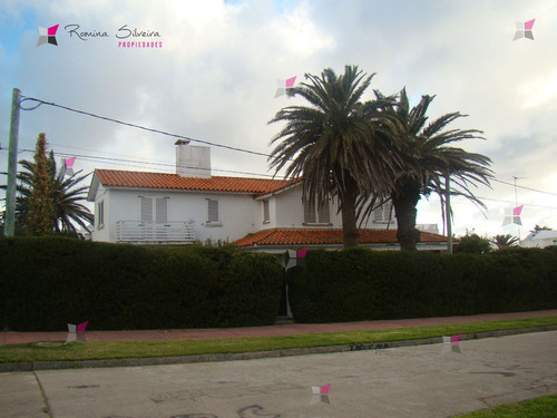 Casa En Peninsula, 5 Dormitorios - Ref: 7188