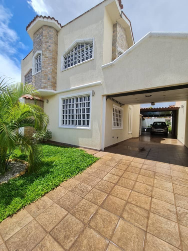 Imagen 1 de 28 de Cómoda Casa De Dos Plantas En Loma Linda, Sector Las Peonías, Puerto Ordaz