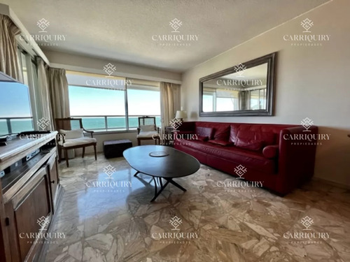 Alquiler Temporario Apartamento 2 Y Medio Dormitorios En Playa Mansa, Punta Del Este
