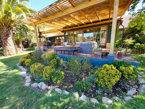 Acogedora Casa Estilo Chilena En Condominio