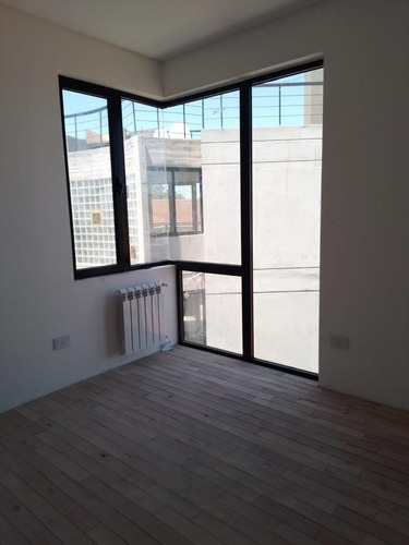 Departamento A La Venta De 3 Ambientes Con Terraza Privada En Edificio Plaza Azopardo - Adrogue
