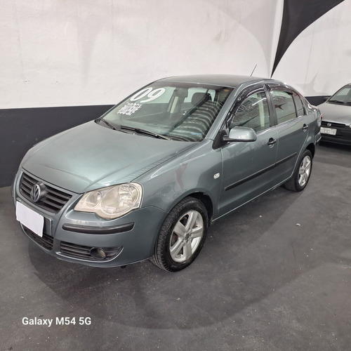 Volkswagen Polo Sedan 1.6 Comfortline Total Flex 4p