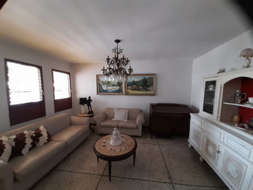 Imagen 5 de 14 de Altacasa Vende Hermosa Casa De Dos Plantas En La Urb. Prebo