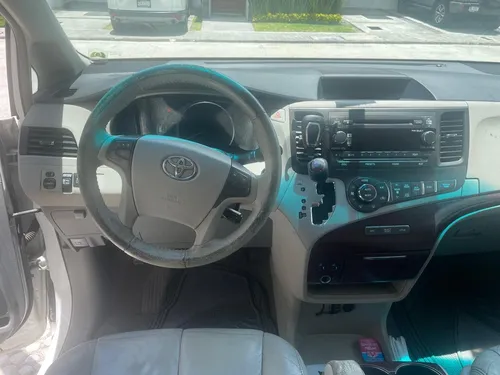 Toyota Sienna Xle Piel At