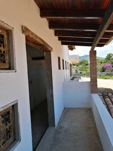 Casa En Venta En Obra Gris En La Asunción, Margarita. Con Piscina