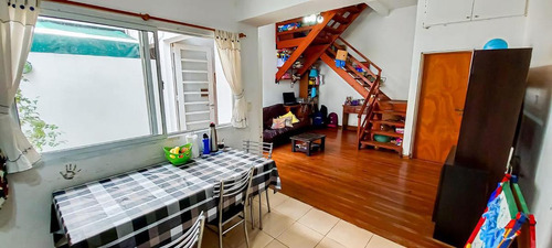 Imagen 3 de 15 de Casa De Pasillo Con 2 Dormitorios, 2 Baños Y Patio En Pleno Barrio Martin