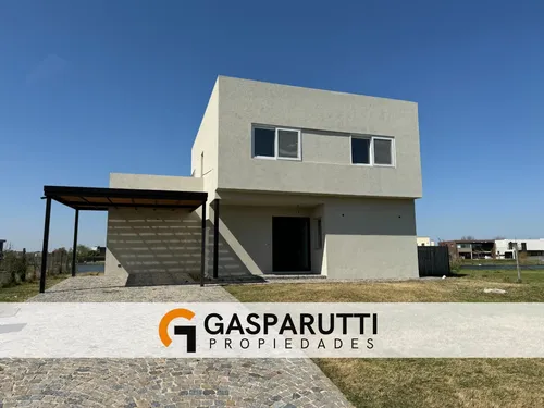 Casa En Venta A La Laguna Con Pileta El Cantón Islas!