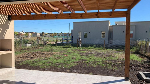 Imagen 4 de 8 de Venta Casa 4 Ambientes En Pilar /este S/ Ramiro