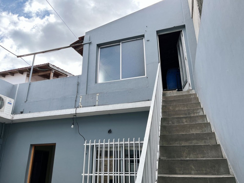 Casa De 4 Ambientes Con Local En Venta - Rafael Castillo