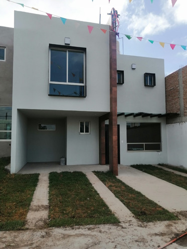 Se Vende Casa En Pachuquilla En Privada De 8 Casas Solamente 